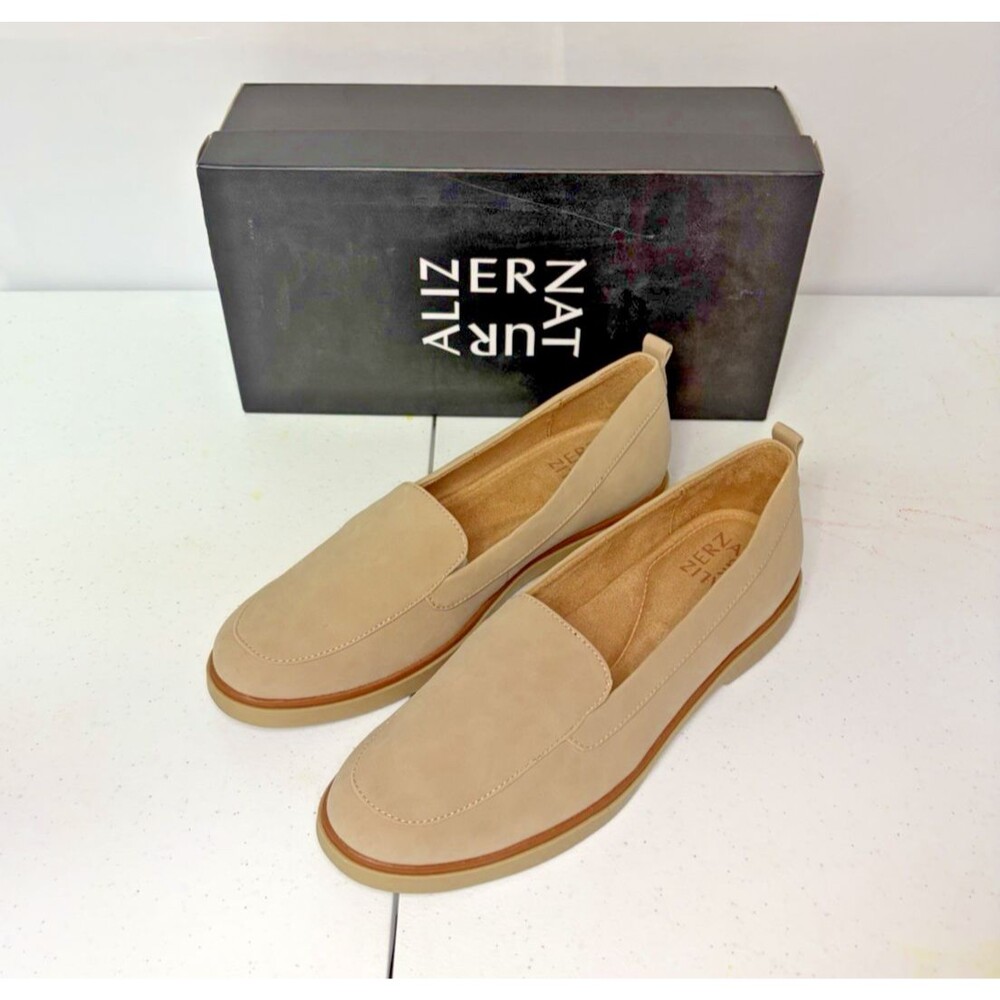 Naturalizer Annie Loafers in Porcelain Women’s Size 9.5 M Xtra Cushioned NIB
